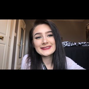 Meet your Posher, Loralye